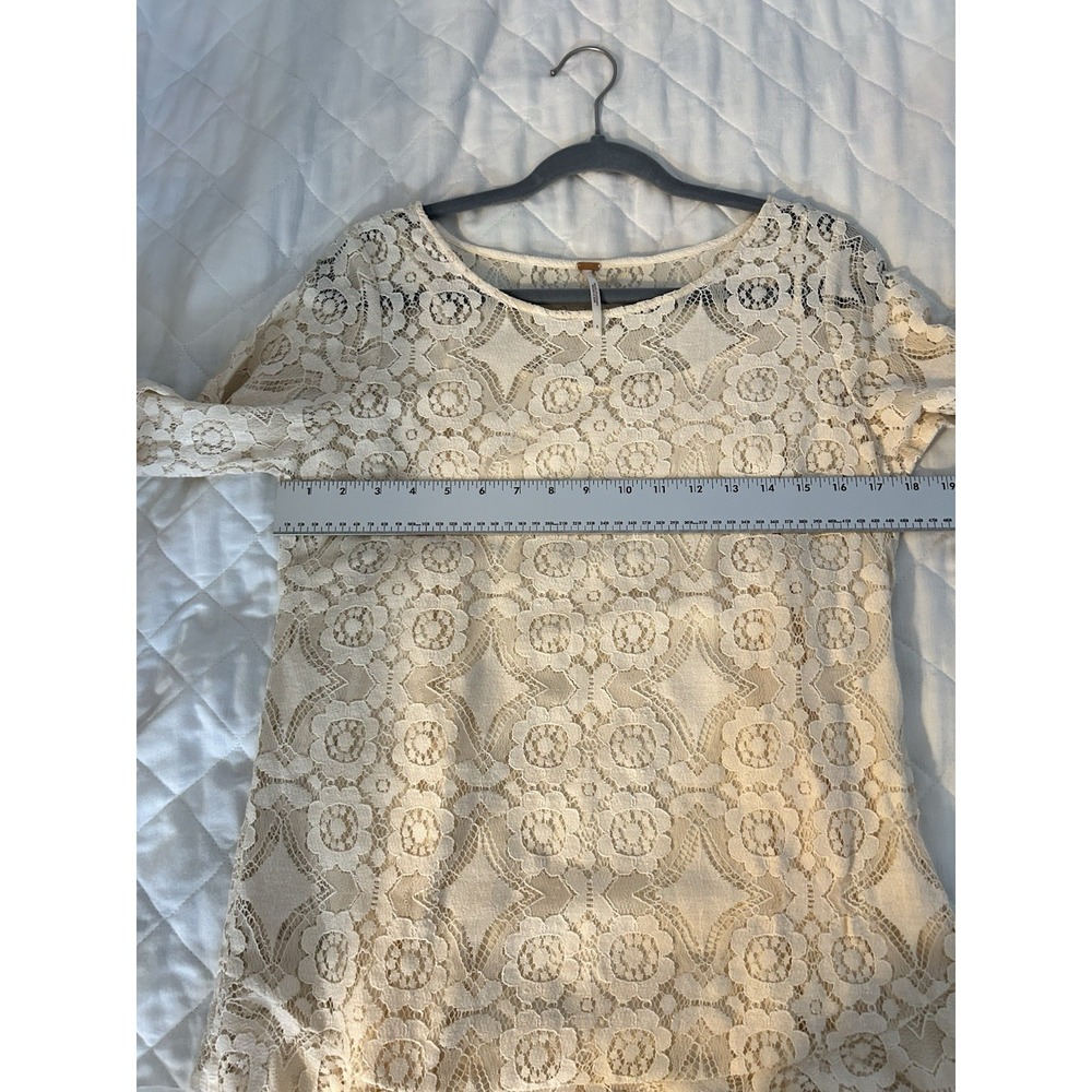 Free People Sz 8 Beige Lace Mini Dress Ruffled Peplum Hem Romantic Boho Whimsy - Picture 9 of 11